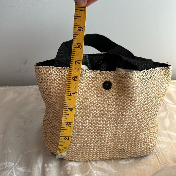 Adorable mini straw bag. Snap closure and black handle. See description. - Picture 5 of 6